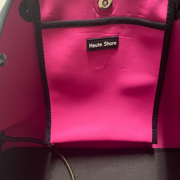 Greyson Showoff | Neoprene Tote Beach 🏝️ - Picture 8 of 10